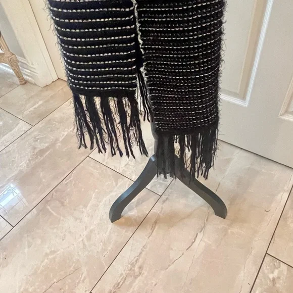 Gorgeous Black and Silver scarf. Can be work as a shawl as well - Picture 4 of 5